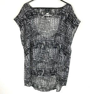 Torrid Top Size 2X Black White Semi-Sheer Cap Sleeve Cut Out Back